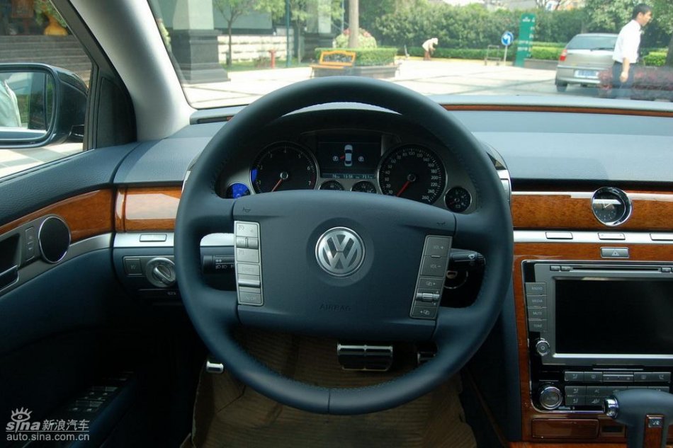 全新3.6L辉腾内饰实拍图