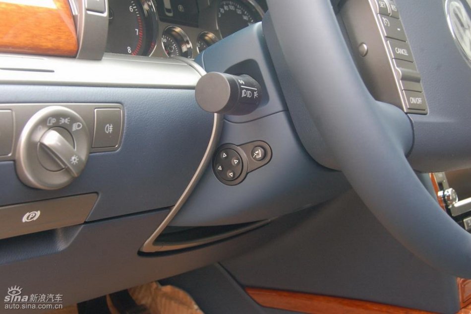 全新3.6L辉腾内饰实拍图