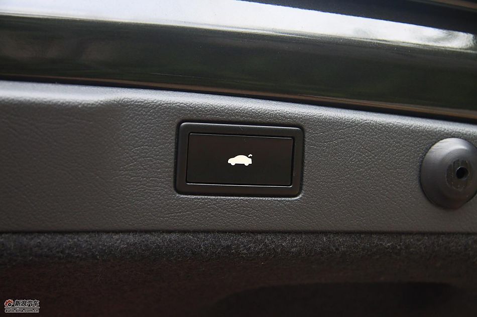 大众新辉腾后备箱实拍