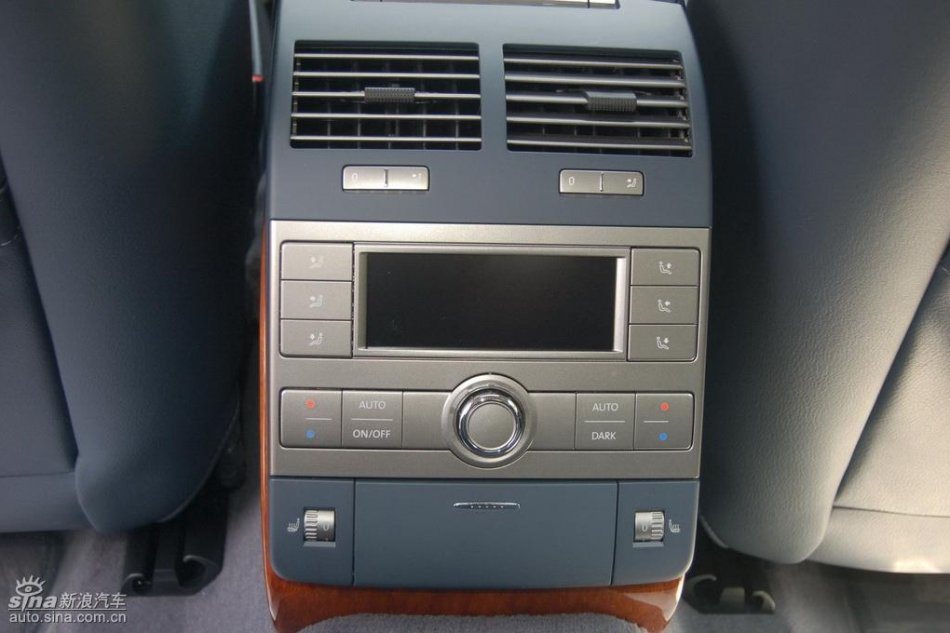 全新3.6L辉腾内饰实拍图