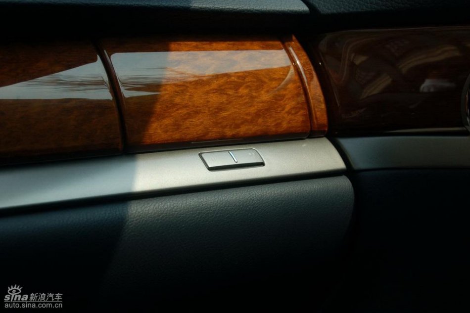 全新3.6L辉腾内饰实拍图