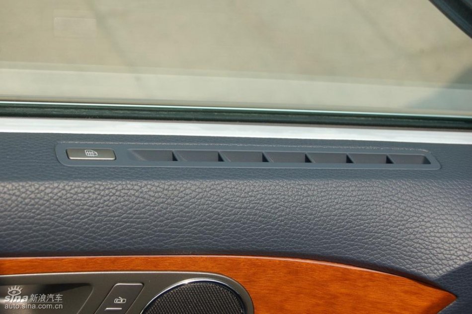 全新3.6L辉腾内饰实拍图
