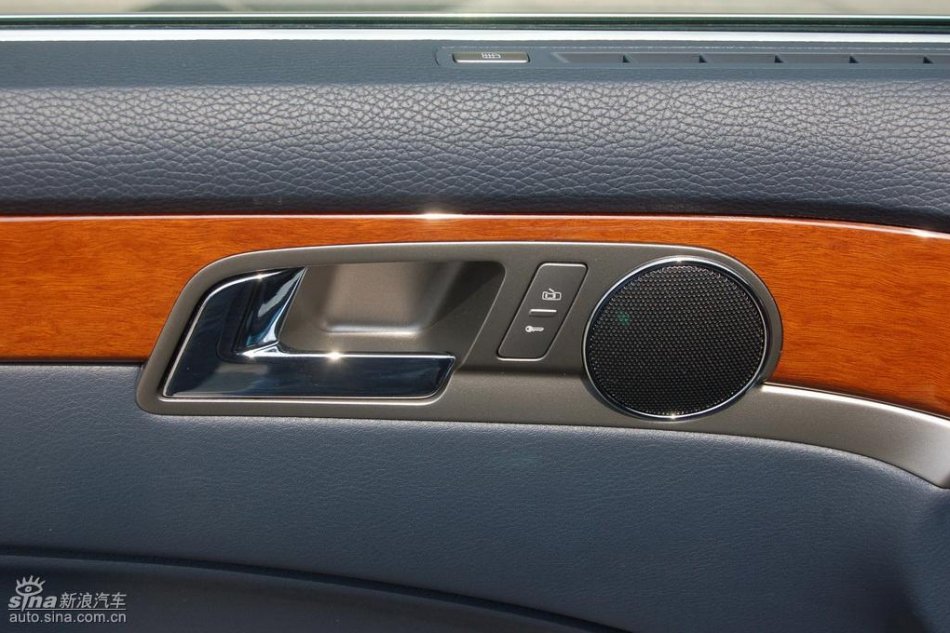 全新3.6L辉腾内饰实拍图