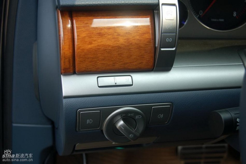 全新3.6L辉腾内饰实拍图
