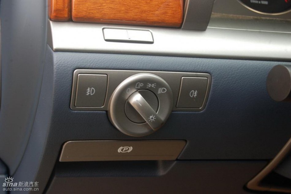 全新3.6L辉腾内饰实拍图