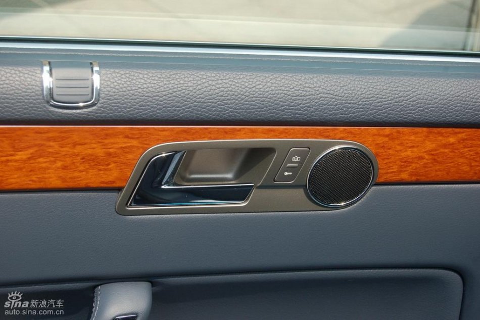 全新3.6L辉腾内饰实拍图