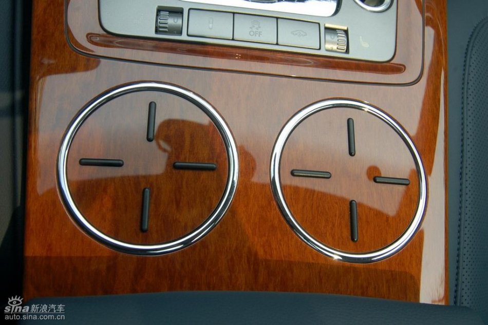 全新3.6L辉腾内饰实拍图