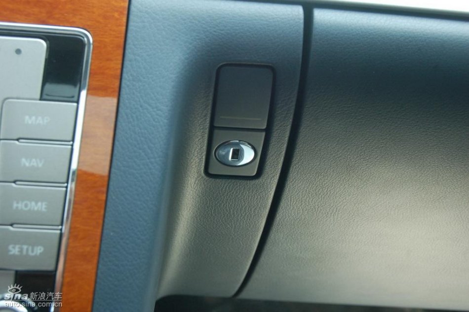 全新3.6L辉腾内饰实拍图