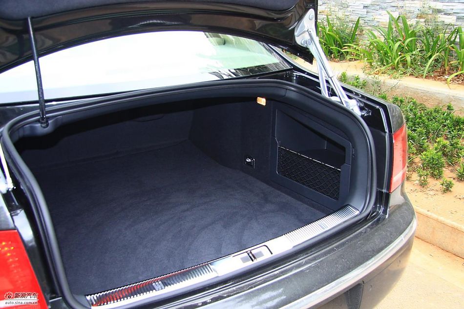 大众新辉腾后备箱实拍