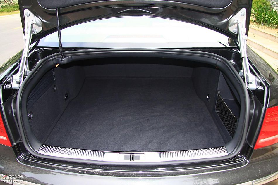 大众新辉腾后备箱实拍