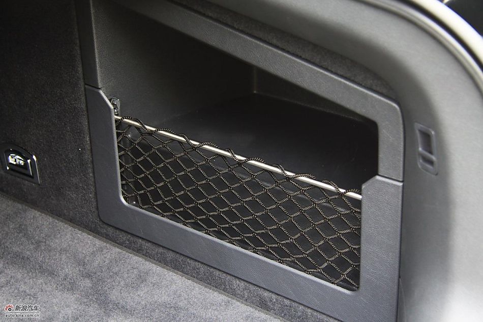 大众新辉腾后备箱实拍