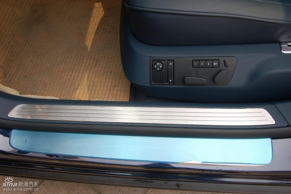 全新3.6L辉腾内饰实拍图