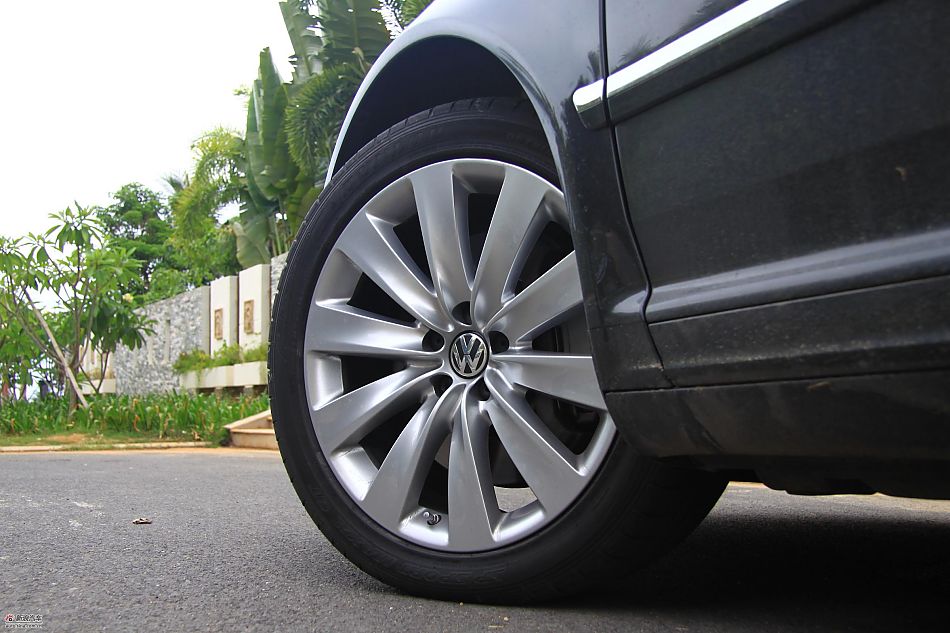 大众新辉腾外观实拍图