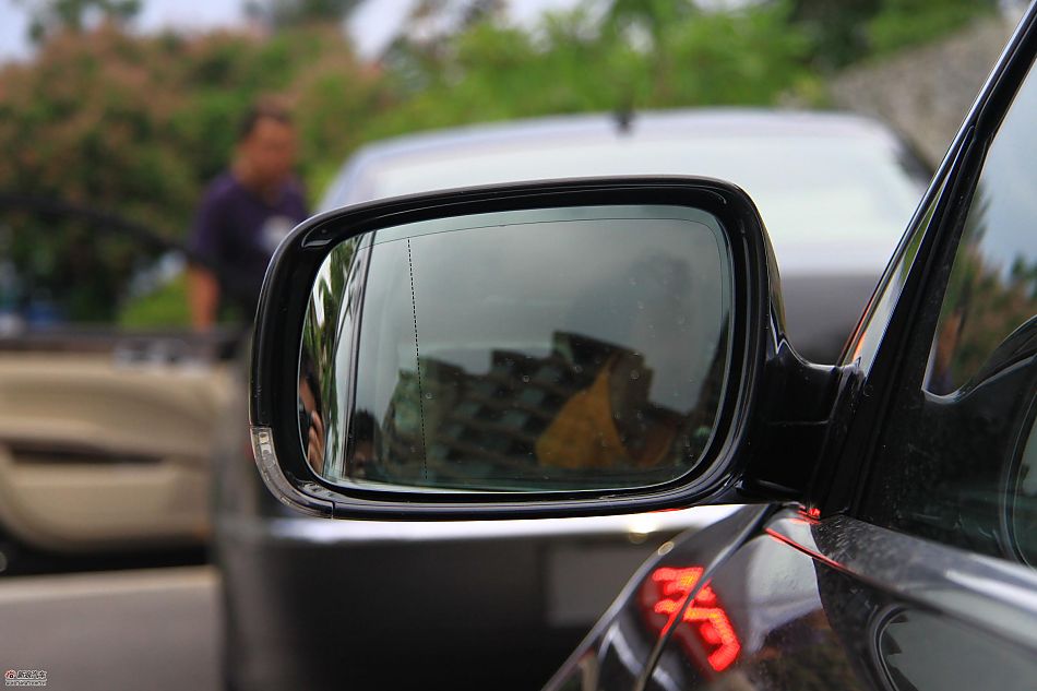 大众新辉腾外观实拍图