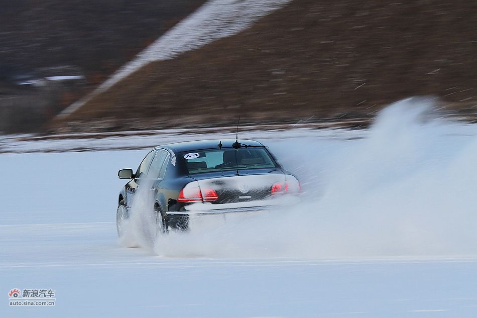 新浪试车图解-黑河冰雪体验大众辉腾