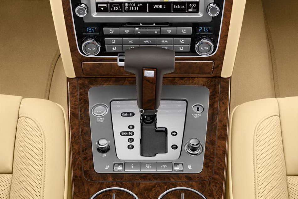 全新辉腾3.6内饰资料图