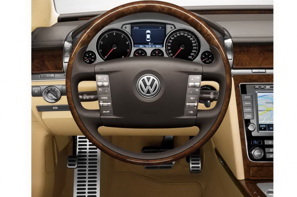 全新辉腾3.6内饰资料图