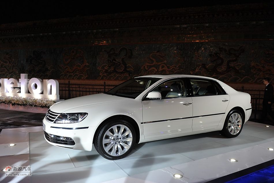 新辉腾亮相发布会现场