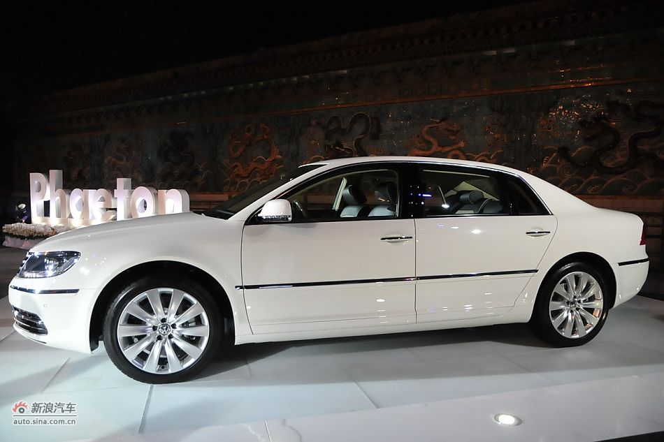 新辉腾亮相发布会现场