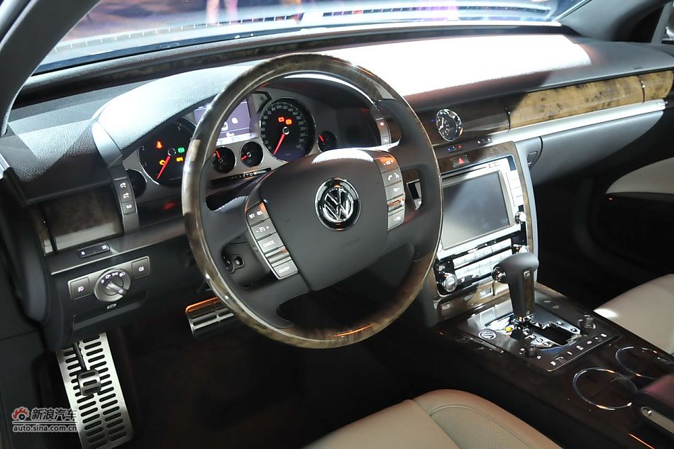 新辉腾亮相发布会现场