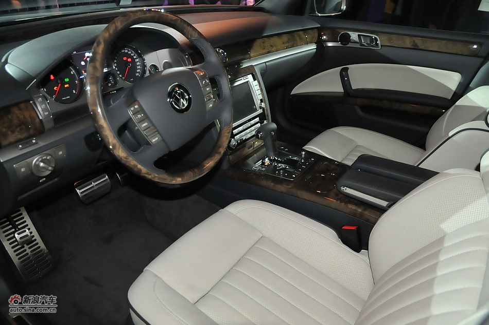 新辉腾亮相发布会现场