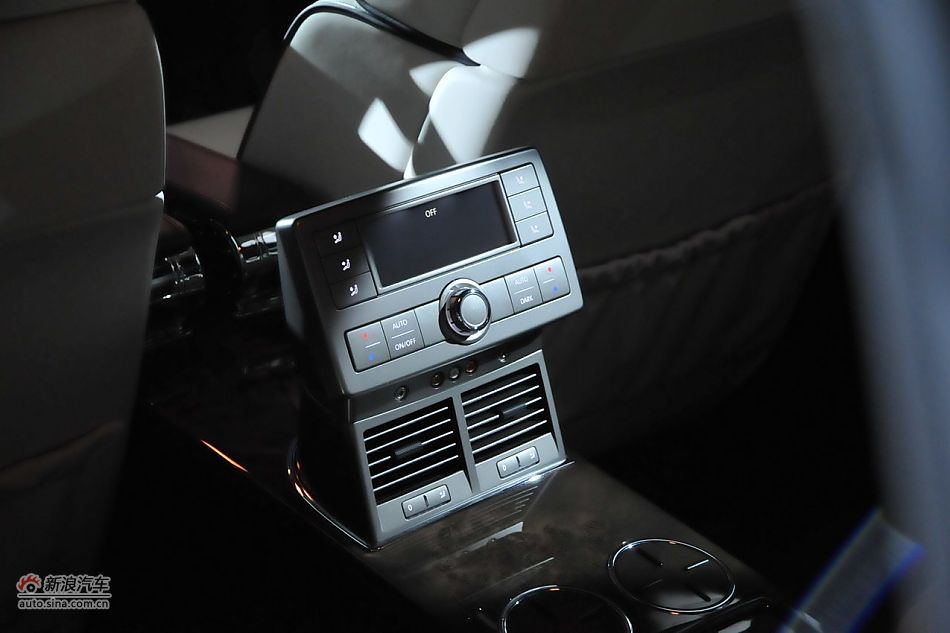 新辉腾亮相发布会现场