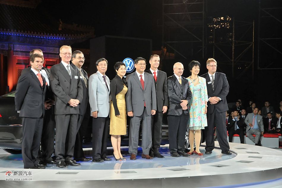 大众汽车公司到场领导合影