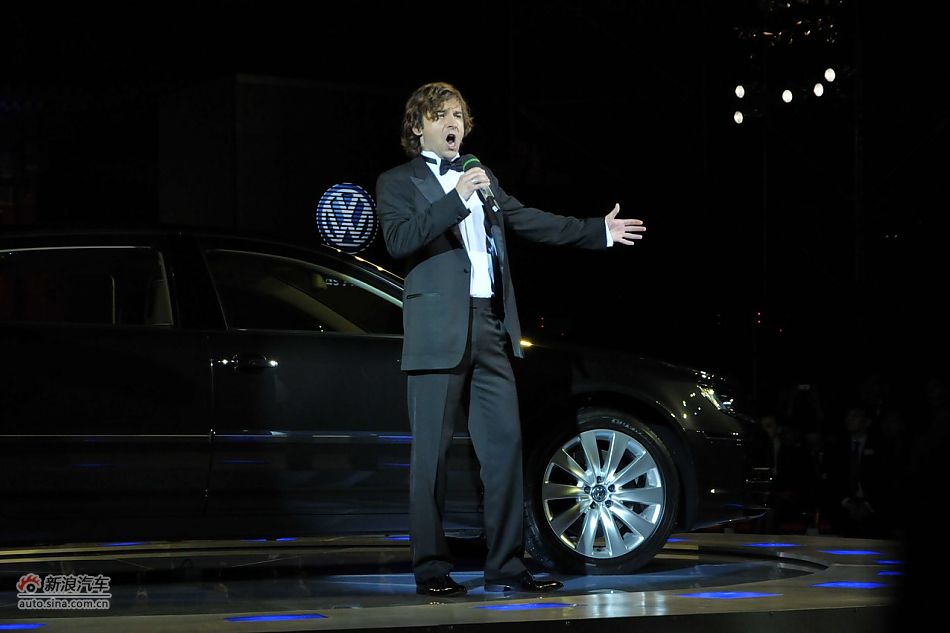 德国男高音艺术家现场表演