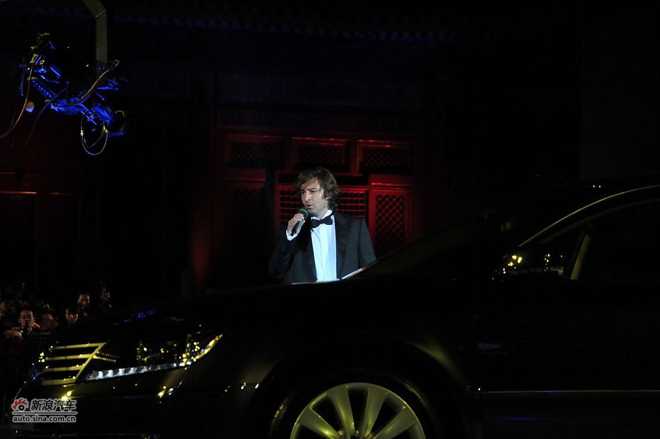 德国男高音艺术家现场表演