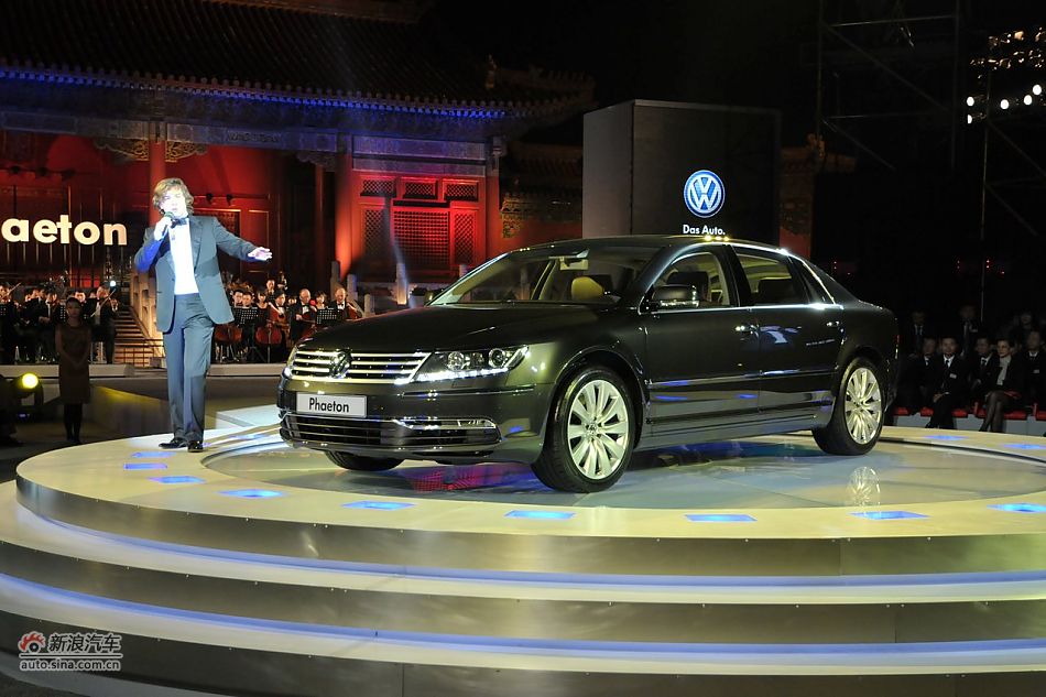 德国男高音艺术家现场表演