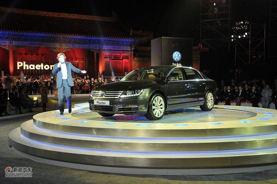 德国男高音艺术家现场表演