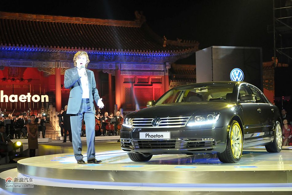 德国男高音艺术家现场表演