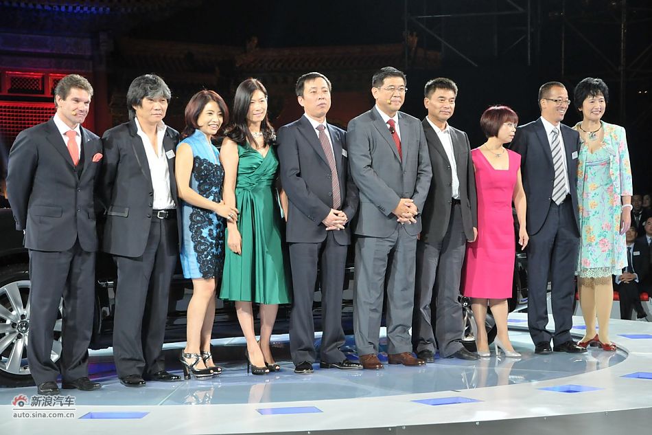 首批新辉腾车主合影