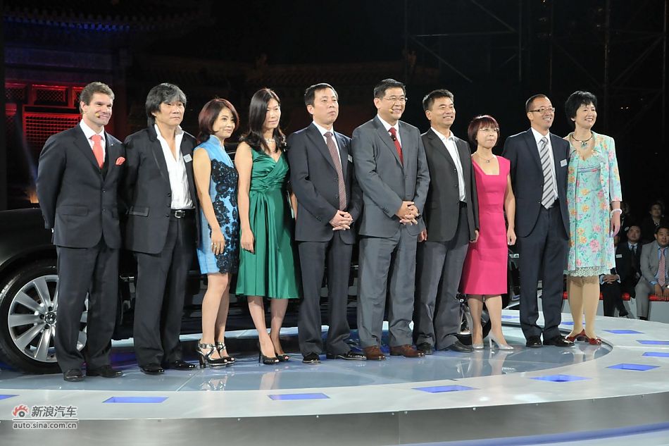 首批新辉腾车主合影