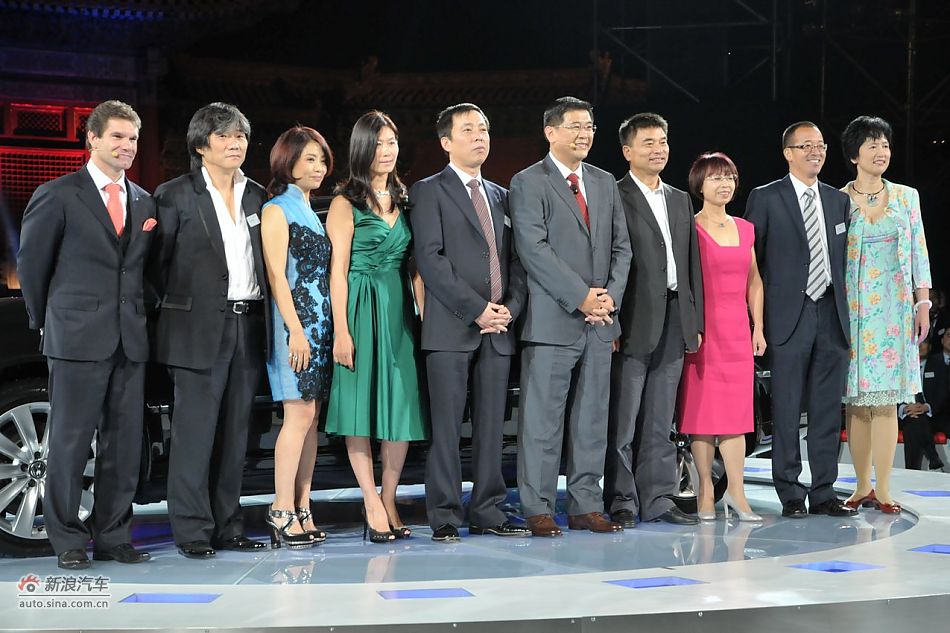 首批新辉腾车主合影