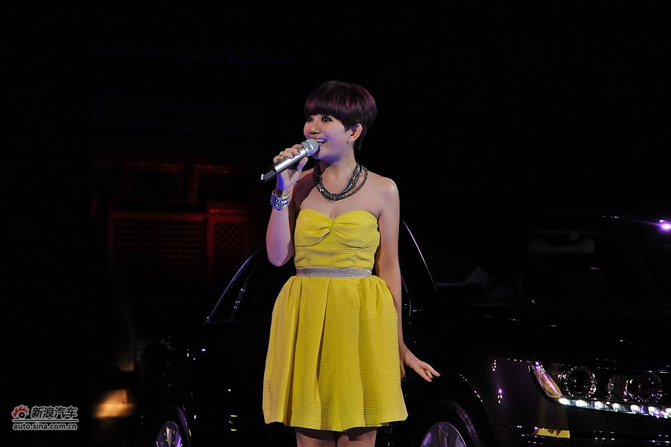 著名歌星梁静茹现场祝唱