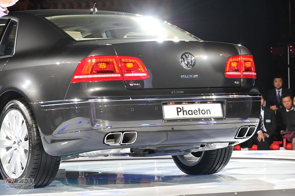 两位设计师交流辉腾设计理念