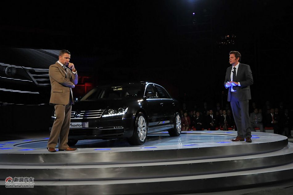 两位设计师交流辉腾设计理念