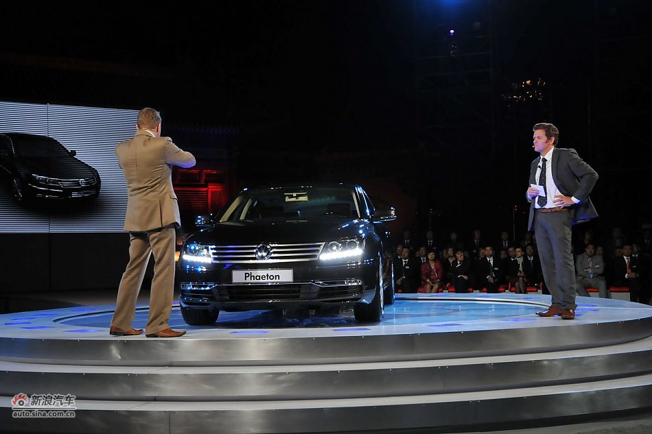 两位设计师交流辉腾设计理念