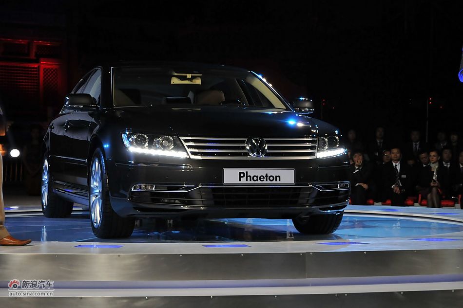 两位设计师交流辉腾设计理念