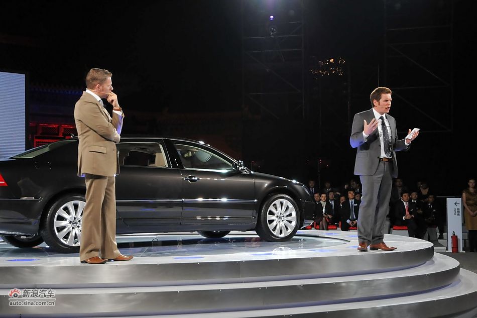 两位设计师交流辉腾设计理念