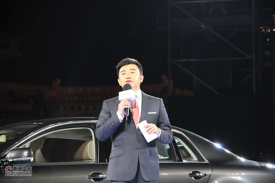 上市活动主持人