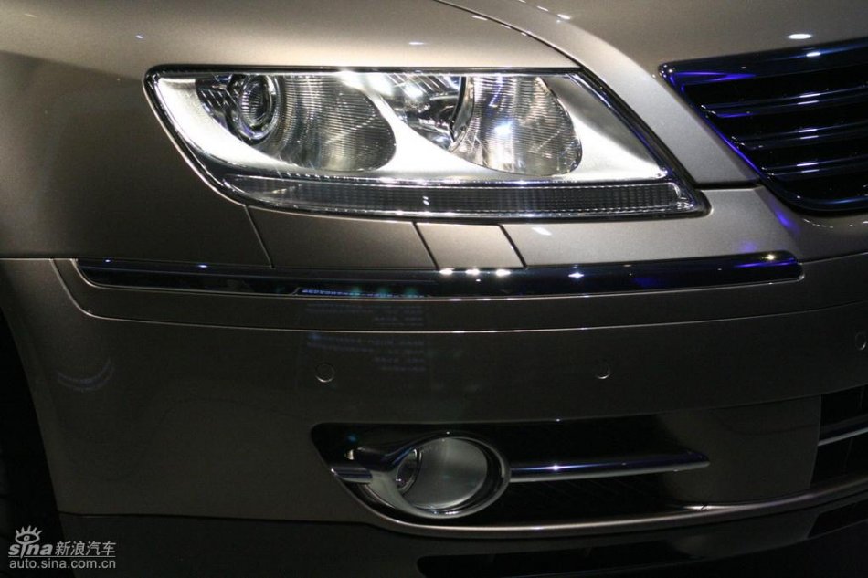 全新3.6L辉腾上市现场外观实拍图