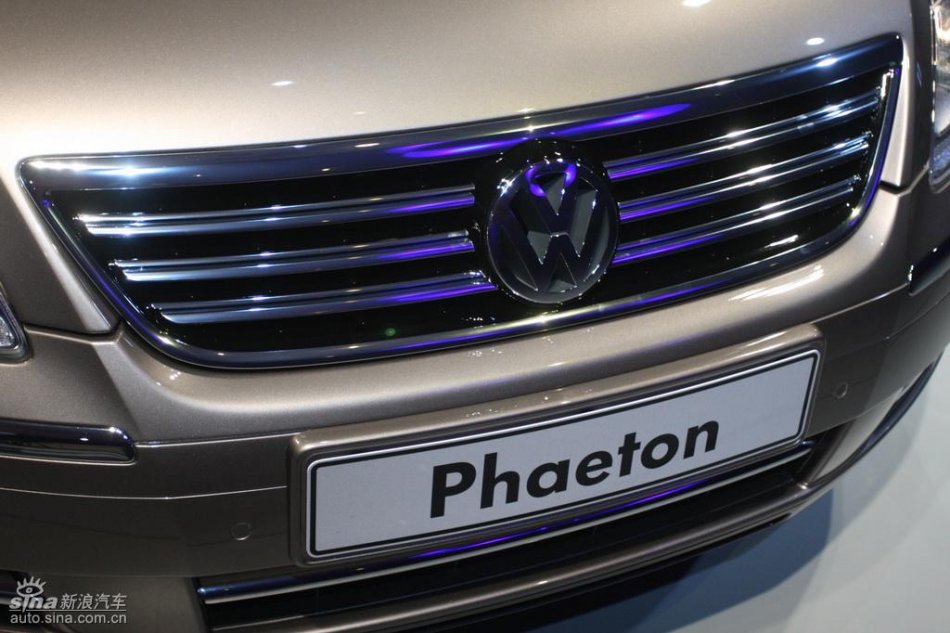 全新3.6L辉腾上市现场外观实拍图