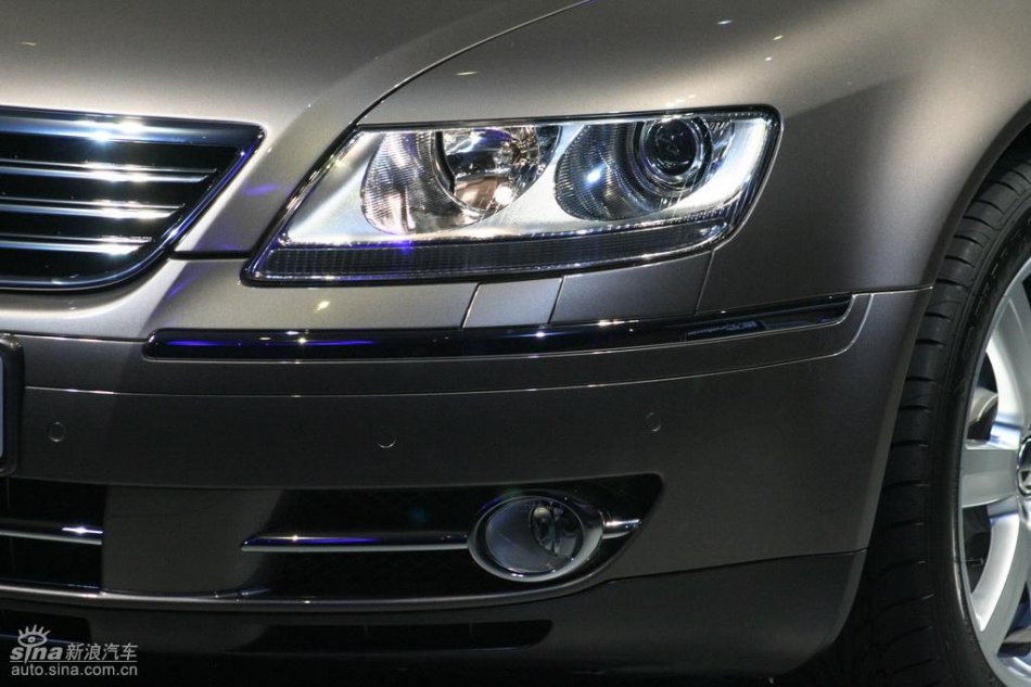 全新3.6L辉腾上市现场外观实拍图