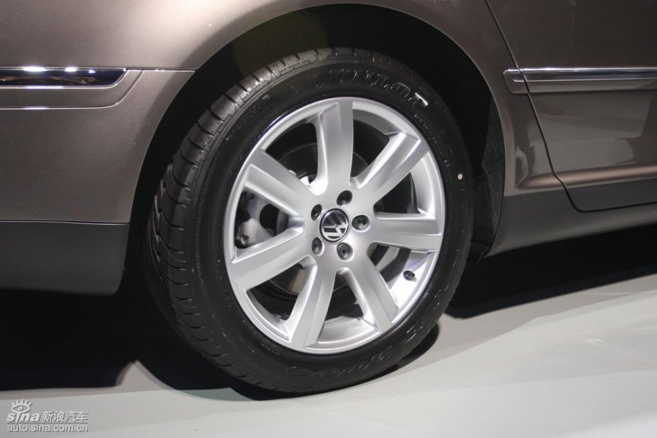 全新3.6L辉腾上市现场外观实拍图