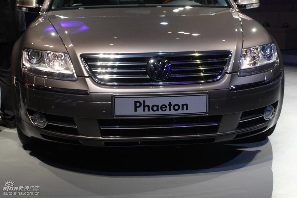 全新3.6L辉腾上市现场外观实拍图