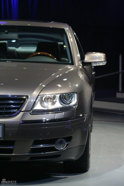 全新3.6L辉腾上市现场外观实拍图