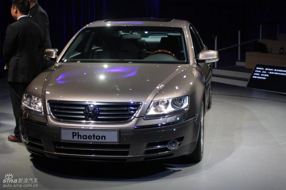 全新3.6L辉腾上市现场外观实拍图