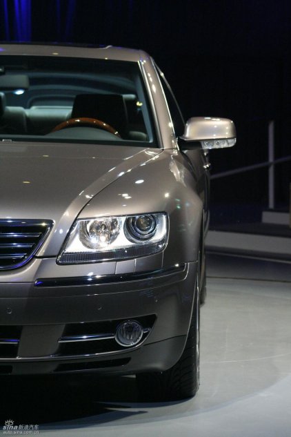 全新3.6L辉腾上市现场外观实拍图
